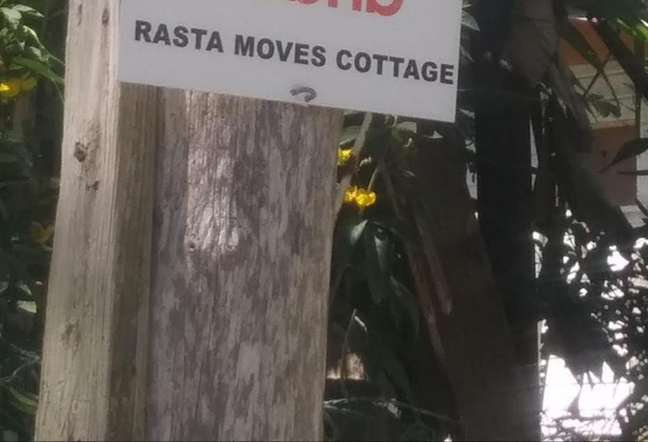 Moves Rasta Cottage 内格里尔 外观 照片